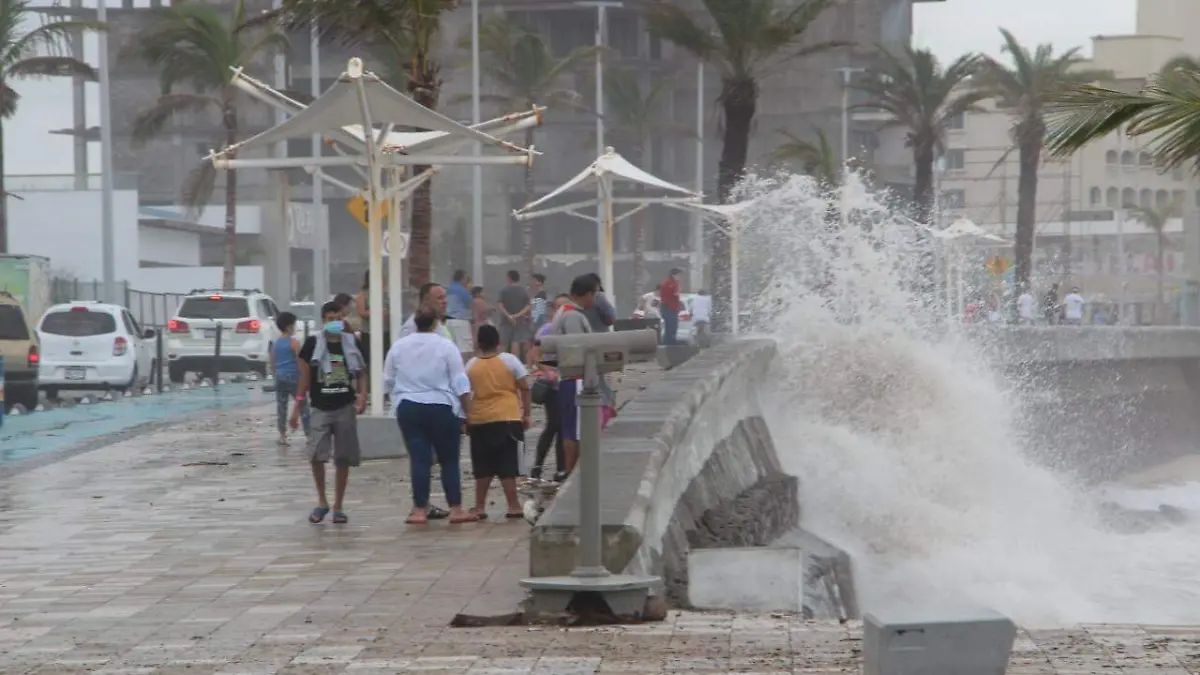 Playas de Mazatlán olas2